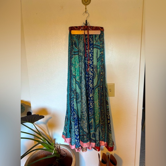 Silk skirt - Picture 1 of 3